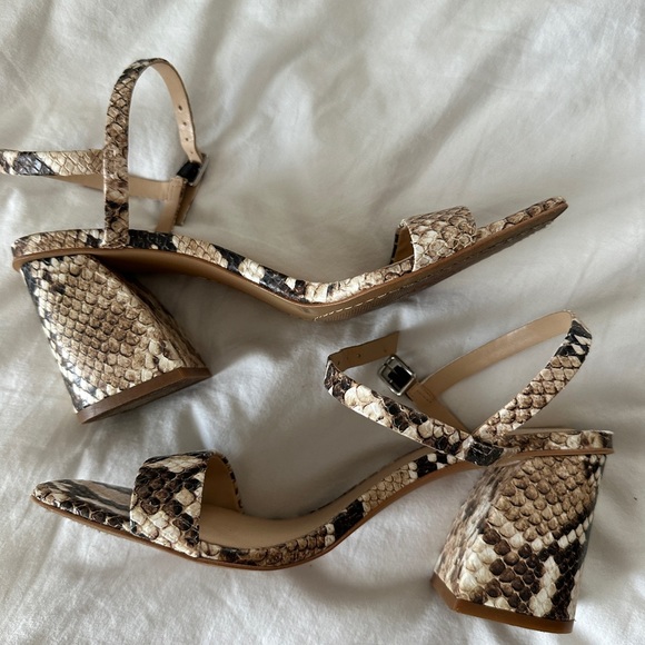 Print Sandal - Picture 2 of 3